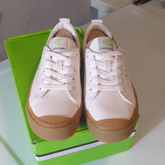 Cariuma (Off-White Gum Sole) 7W - Picture 2 of 7